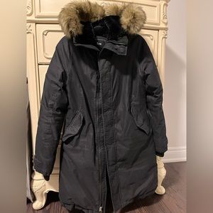 AritziaTNA  avoriaz parka black size medium (winter jacket)